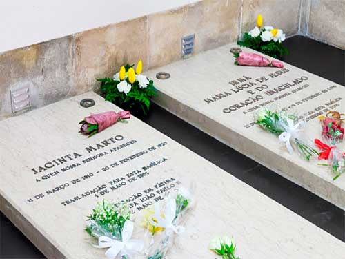 Jacinta Marto tumba en Santuario de Fatima